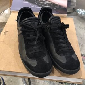 Authentic Louis Vuitton fits like a size 9 men